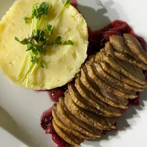 Rață cu sos de vișină