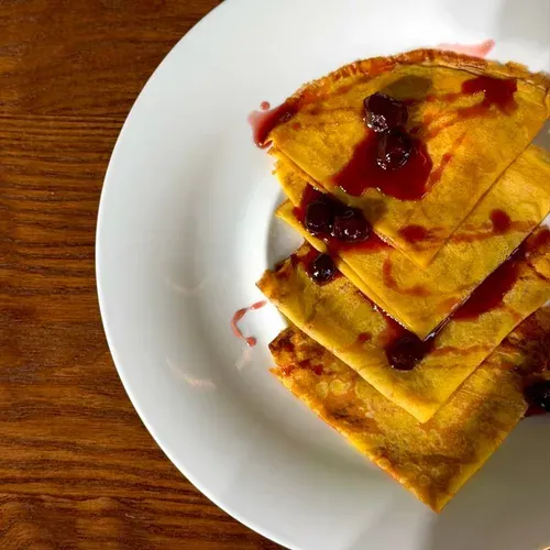 Clătite cu vanilie și gem